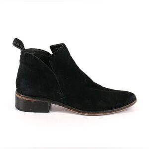 Dolce Vita “Tessey” Black Suede Ankle Boot Size 9.5